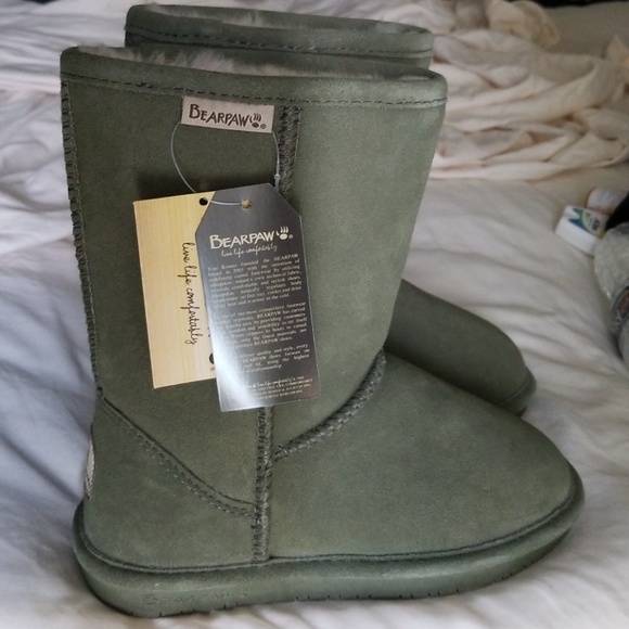 olive green bearpaw boots